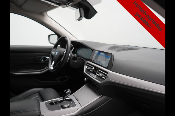BMW 3 Serie Touring 330e xDrive 292pk Dealer O.H. PHEV | Cruise Control | Camera | Lederen Sportstoelen Verwarmd | Apple Carplay | Blis | Park Assistant | Navigatie | DAB | Virtual | 18''L.M. | Plug In Hybrid |