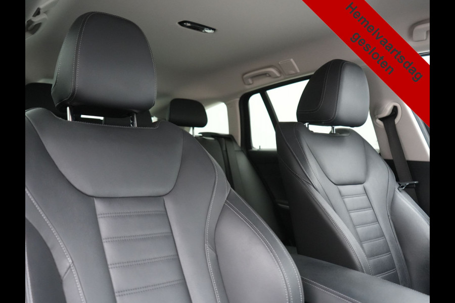 BMW 3 Serie Touring 330e xDrive 292pk Dealer O.H. PHEV | Cruise Control | Camera | Lederen Sportstoelen Verwarmd | Apple Carplay | Blis | Park Assistant | Navigatie | DAB | Virtual | 18''L.M. | Plug In Hybrid |