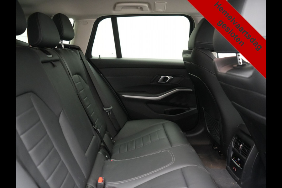 BMW 3 Serie Touring 330e xDrive 292pk Dealer O.H. PHEV | Cruise Control | Camera | Lederen Sportstoelen Verwarmd | Apple Carplay | Blis | Park Assistant | Navigatie | DAB | Virtual | 18''L.M. | Plug In Hybrid |