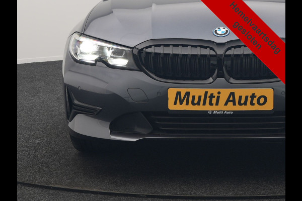 BMW 3 Serie Touring 330e xDrive 292pk Dealer O.H. PHEV | Cruise Control | Camera | Lederen Sportstoelen Verwarmd | Apple Carplay | Blis | Park Assistant | Navigatie | DAB | Virtual | 18''L.M. | Plug In Hybrid |