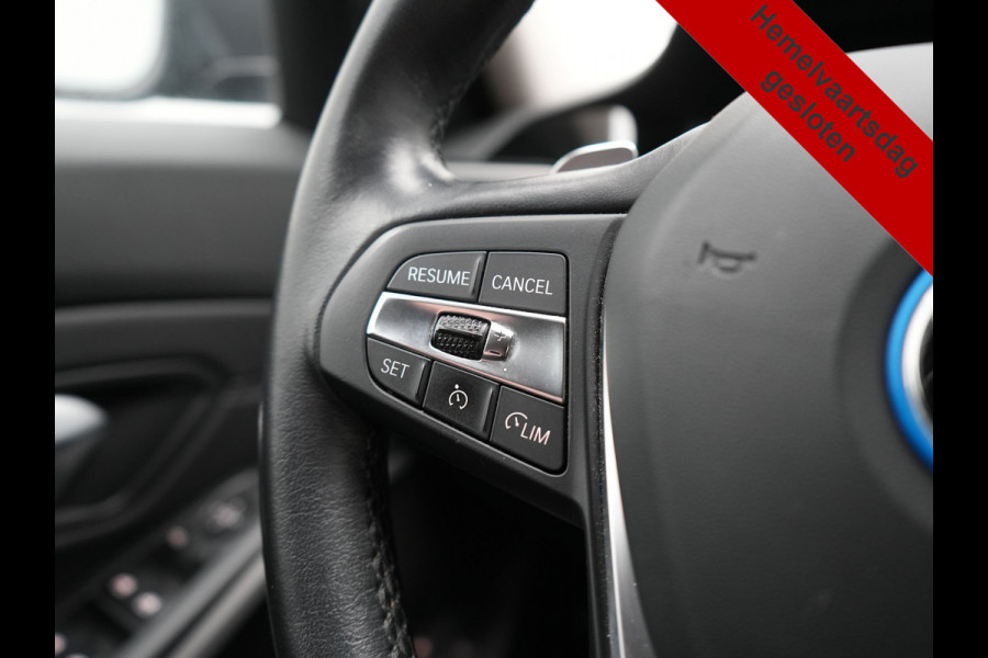 BMW 3 Serie Touring 330e xDrive 292pk Dealer O.H. PHEV | Cruise Control | Camera | Lederen Sportstoelen Verwarmd | Apple Carplay | Blis | Park Assistant | Navigatie | DAB | Virtual | 18''L.M. | Plug In Hybrid |
