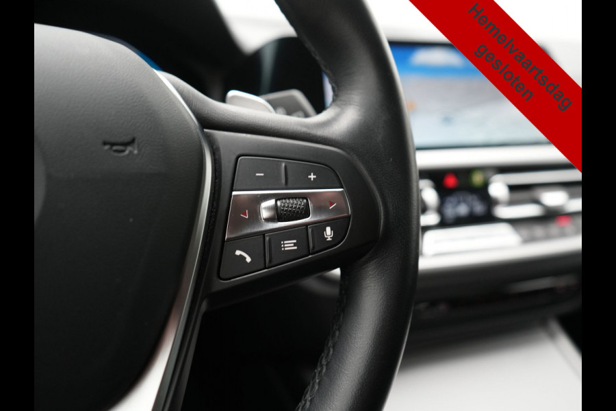 BMW 3 Serie Touring 330e xDrive 292pk Dealer O.H. PHEV | Cruise Control | Camera | Lederen Sportstoelen Verwarmd | Apple Carplay | Blis | Park Assistant | Navigatie | DAB | Virtual | 18''L.M. | Plug In Hybrid |