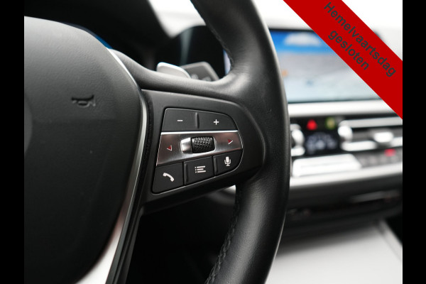 BMW 3 Serie Touring 330e xDrive 292pk Dealer O.H. PHEV | Cruise Control | Camera | Lederen Sportstoelen Verwarmd | Apple Carplay | Blis | Park Assistant | Navigatie | DAB | Virtual | 18''L.M. | Plug In Hybrid |