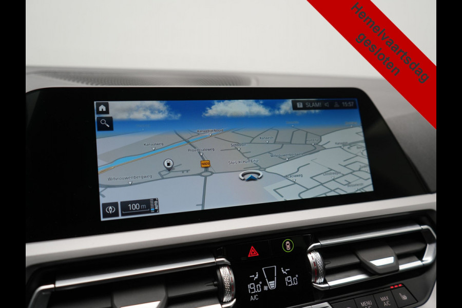 BMW 3 Serie Touring 330e xDrive 292pk Dealer O.H. PHEV | Cruise Control | Camera | Lederen Sportstoelen Verwarmd | Apple Carplay | Blis | Park Assistant | Navigatie | DAB | Virtual | 18''L.M. | Plug In Hybrid |