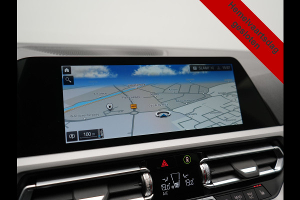 BMW 3 Serie Touring 330e xDrive 292pk Dealer O.H. PHEV | Cruise Control | Camera | Lederen Sportstoelen Verwarmd | Apple Carplay | Blis | Park Assistant | Navigatie | DAB | Virtual | 18''L.M. | Plug In Hybrid |