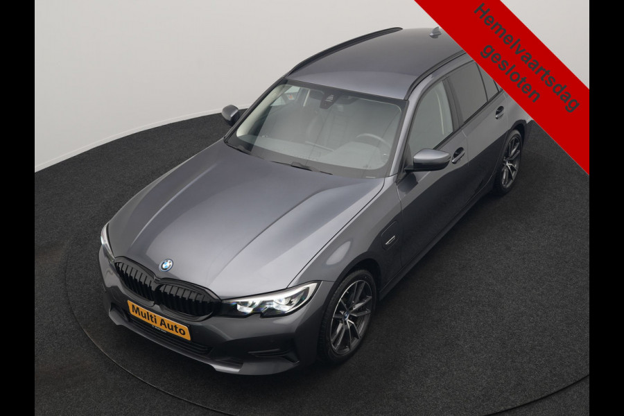 BMW 3 Serie Touring 330e xDrive 292pk Dealer O.H. PHEV | Cruise Control | Camera | Lederen Sportstoelen Verwarmd | Apple Carplay | Blis | Park Assistant | Navigatie | DAB | Virtual | 18''L.M. | Plug In Hybrid |