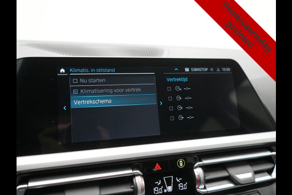 BMW 3 Serie Touring 330e xDrive 292pk Dealer O.H. PHEV | Cruise Control | Camera | Lederen Sportstoelen Verwarmd | Apple Carplay | Blis | Park Assistant | Navigatie | DAB | Virtual | 18''L.M. | Plug In Hybrid |