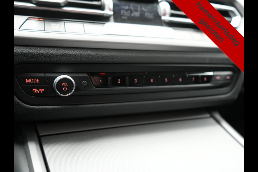 BMW 3 Serie Touring 330e xDrive 292pk Dealer O.H. PHEV | Cruise Control | Camera | Lederen Sportstoelen Verwarmd | Apple Carplay | Blis | Park Assistant | Navigatie | DAB | Virtual | 18''L.M. | Plug In Hybrid |