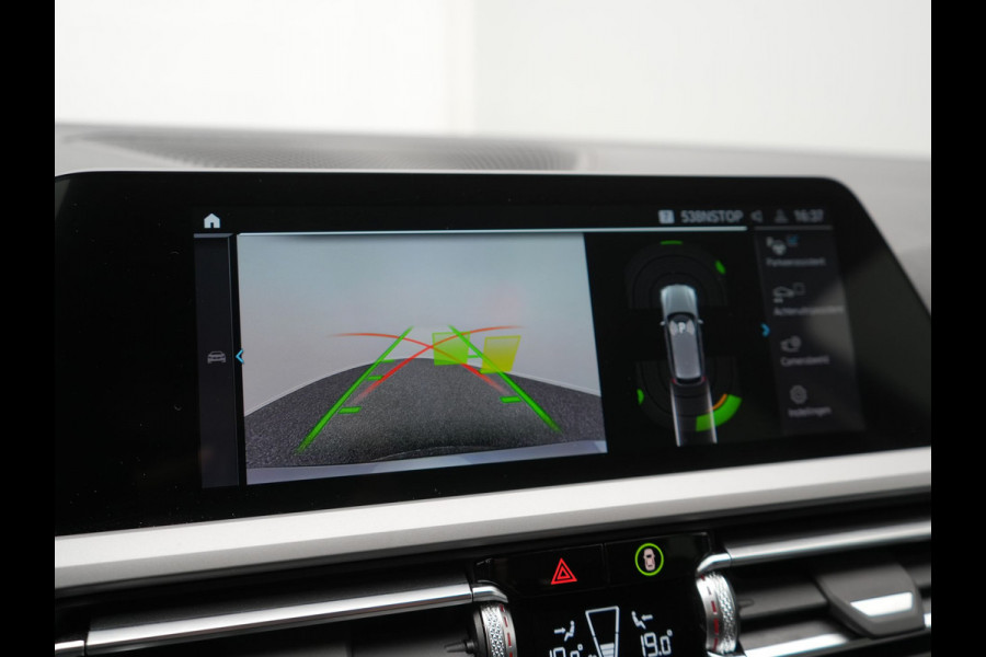 BMW 3 Serie Touring 330e xDrive 292pk Dealer O.H. PHEV | Cruise Control | Camera | Lederen Sportstoelen Verwarmd | Apple Carplay | Blis | Park Assistant | Navigatie | DAB | Virtual | 18''L.M. | Plug In Hybrid |