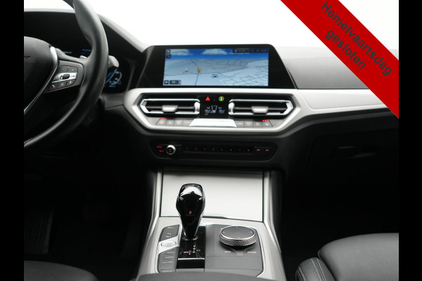 BMW 3 Serie Touring 330e xDrive 292pk Dealer O.H. PHEV | Cruise Control | Camera | Lederen Sportstoelen Verwarmd | Apple Carplay | Blis | Park Assistant | Navigatie | DAB | Virtual | 18''L.M. | Plug In Hybrid |