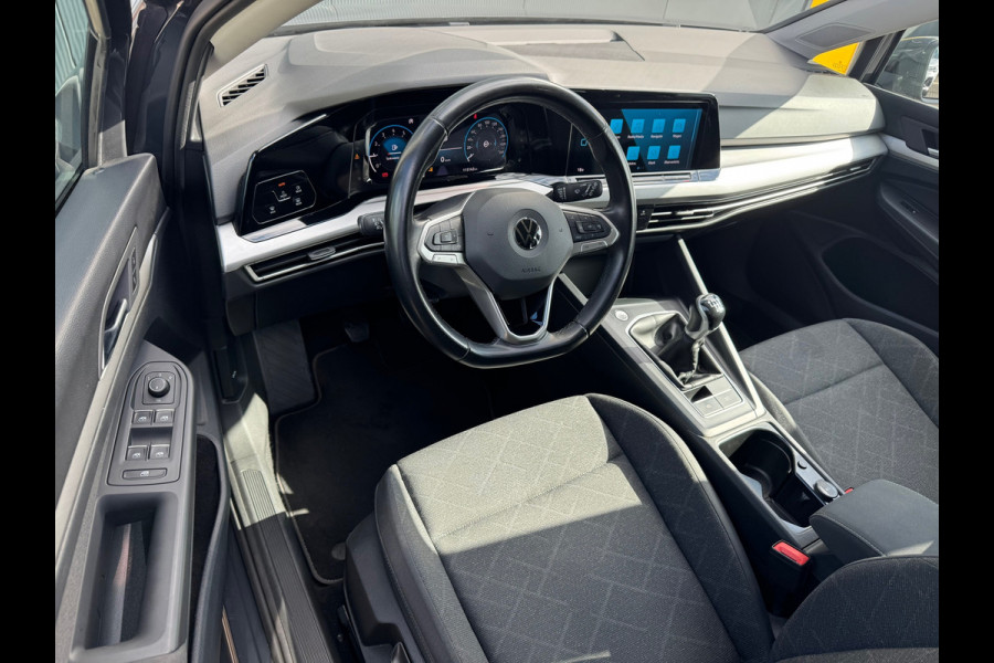 Volkswagen Golf 1.0 TSI Life * Carplay * Parkeersensoren * Adaptieve Cruise Control *