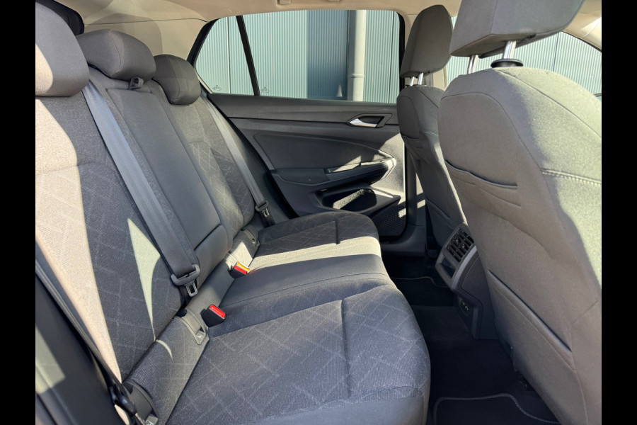 Volkswagen Golf 1.0 TSI Life * Carplay * Parkeersensoren * Adaptieve Cruise Control *