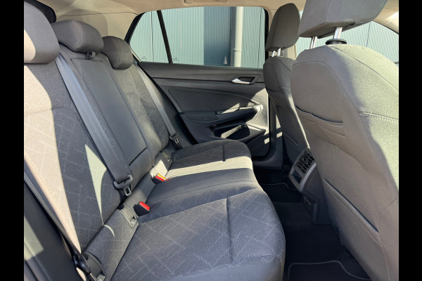 Volkswagen Golf 1.0 TSI Life * Carplay * Parkeersensoren * Adaptieve Cruise Control *