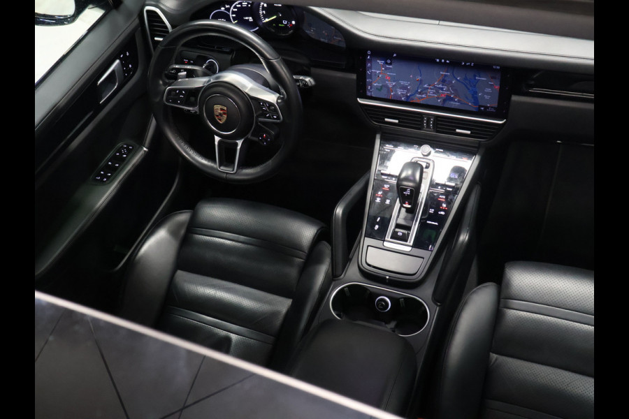 Porsche Cayenne 3.0 E-Hybrid TechArt [SCHUIFKANTELDAK, LUCHTVERING, SPORT CHRONO, APPLE CARPLAY, MEMORY SEATS, BOSE SOUND, KLEPPENSYSTEEM, SPORT DESIGN, PDLS+, STOELVERWARMING, CAMERA, CRUISE, CLIMATE, NIEUWSTAAT]