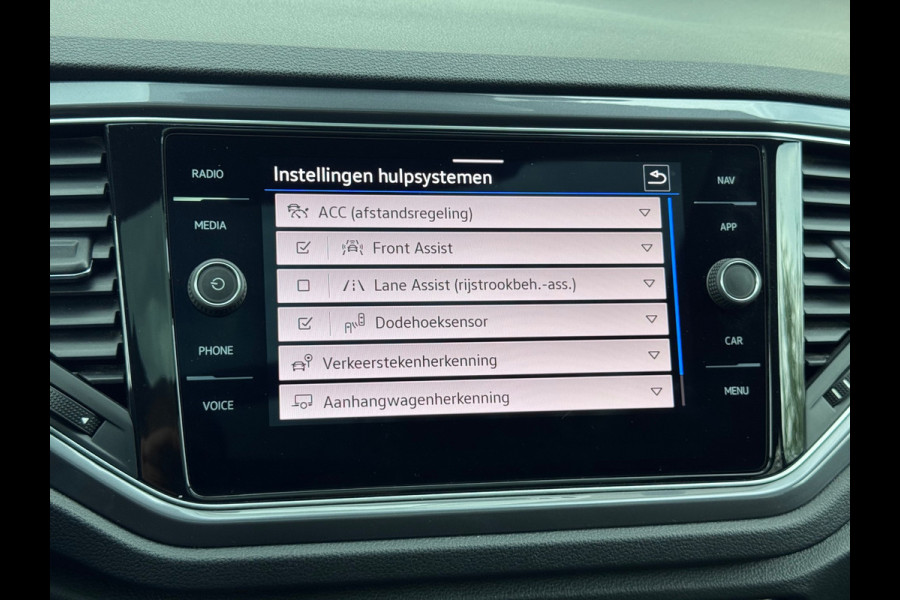 Volkswagen T-Roc 1.5 TSI 3x R-Line Pano/AppleCar/Keyless