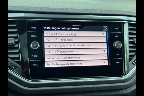 Volkswagen T-Roc 1.5 TSI 3x R-Line Pano/AppleCar/Keyless