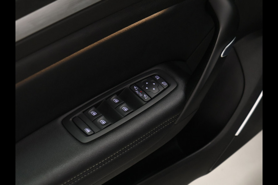 Renault Mégane Estate 1.3 TCe GT-Line Automaat [APPLE CARPLAY, CAMERA, LED, CRUISE CONTROL, PARKEERHULP, NIEUWSTAAT]