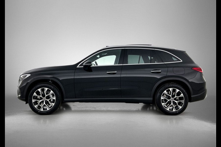 Mercedes-Benz GLC 300e 4MATIC Business Solution Luxury | Parkeerpakket met 360°-camera | Comfortpakket Plus | Trekhaak | Panoramaschuifdak | Sierdelen openporig hout aluminiumlines | DISTRONIC | 19 inch vijf-dubbelspaaks velgen |