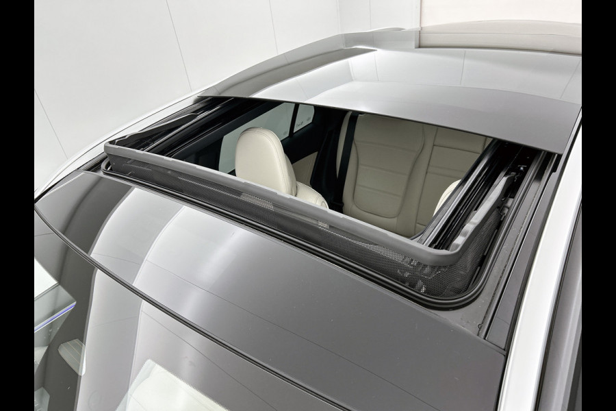 Mercedes-Benz GLC 300e 4MATIC Business Solution Luxury | Parkeerpakket met 360°-camera | Comfortpakket Plus | Trekhaak | Panoramaschuifdak | Sierdelen openporig hout aluminiumlines | DISTRONIC | 19 inch vijf-dubbelspaaks velgen |