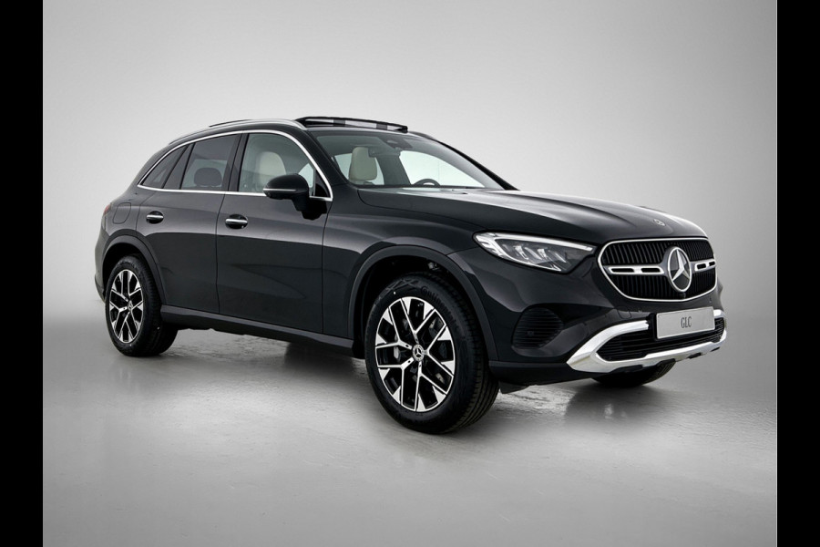 Mercedes-Benz GLC 300e 4MATIC Business Solution Luxury | Parkeerpakket met 360°-camera | Comfortpakket Plus | Trekhaak | Panoramaschuifdak | Sierdelen openporig hout aluminiumlines | DISTRONIC | 19 inch vijf-dubbelspaaks velgen |