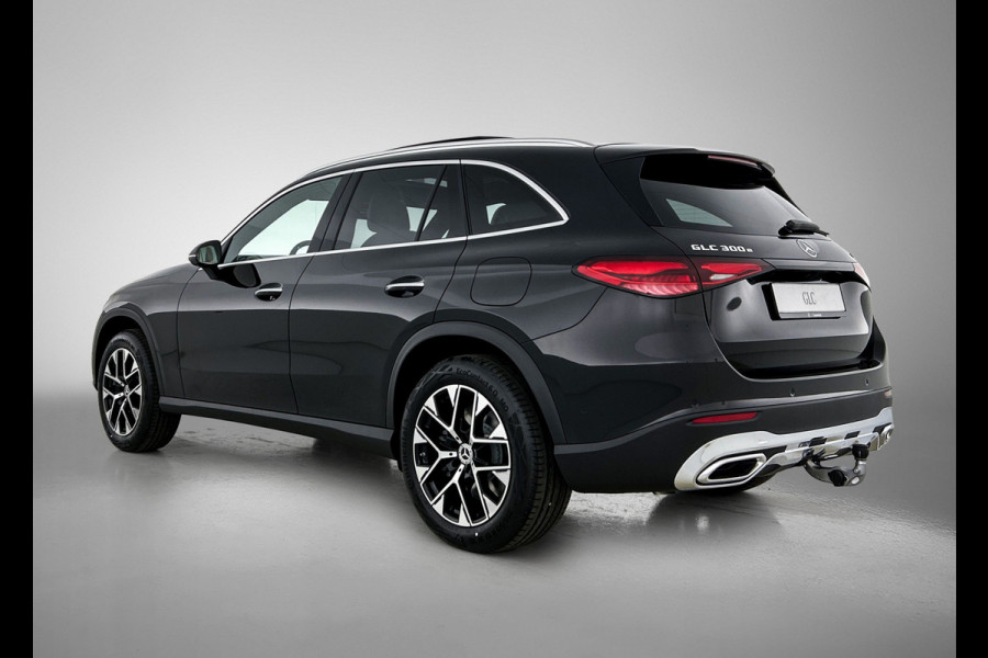 Mercedes-Benz GLC 300e 4MATIC Business Solution Luxury | Parkeerpakket met 360°-camera | Comfortpakket Plus | Trekhaak | Panoramaschuifdak | Sierdelen openporig hout aluminiumlines | DISTRONIC | 19 inch vijf-dubbelspaaks velgen |