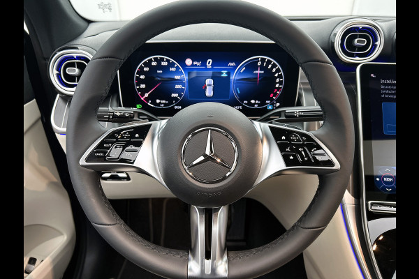 Mercedes-Benz GLC 300e 4MATIC Business Solution Luxury | Parkeerpakket met 360°-camera | Comfortpakket Plus | Trekhaak | Panoramaschuifdak | Sierdelen openporig hout aluminiumlines | DISTRONIC | 19 inch vijf-dubbelspaaks velgen |