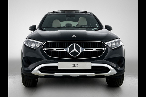Mercedes-Benz GLC 300e 4MATIC Business Solution Luxury | Parkeerpakket met 360°-camera | Comfortpakket Plus | Trekhaak | Panoramaschuifdak | Sierdelen openporig hout aluminiumlines | DISTRONIC | 19 inch vijf-dubbelspaaks velgen |