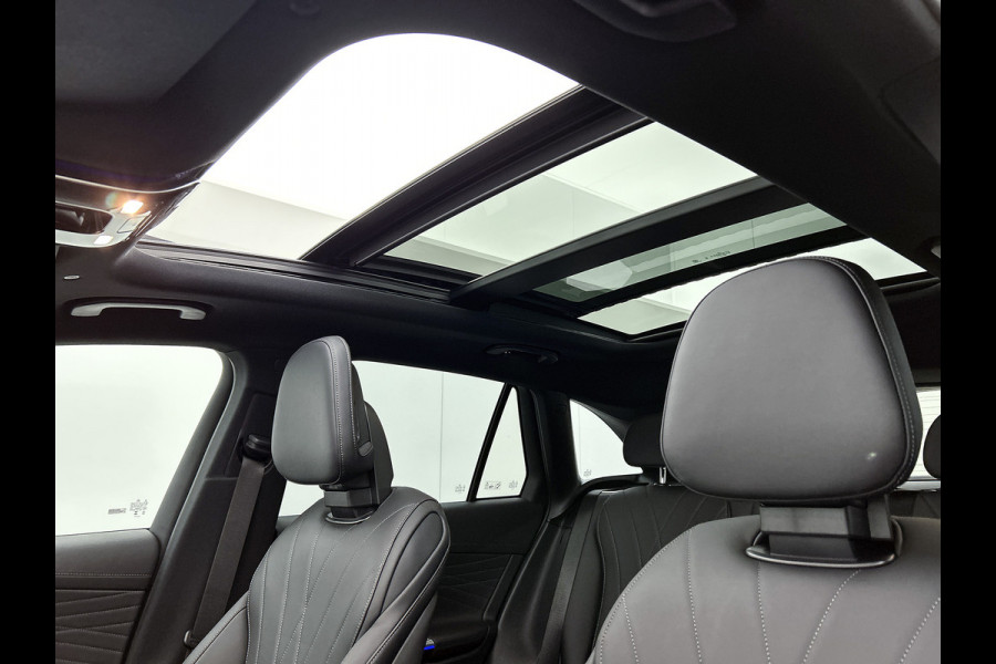 Mercedes-Benz GLC 300e 4MATIC Sport Edition | Premium | Nightpakket | Rijassistentiepakket Plus | Treeplanken in aluminiumlook | Trekhaak | Panoramaschuifdak | Smartphone integratie | 360° camera | Sfeerverlichting |