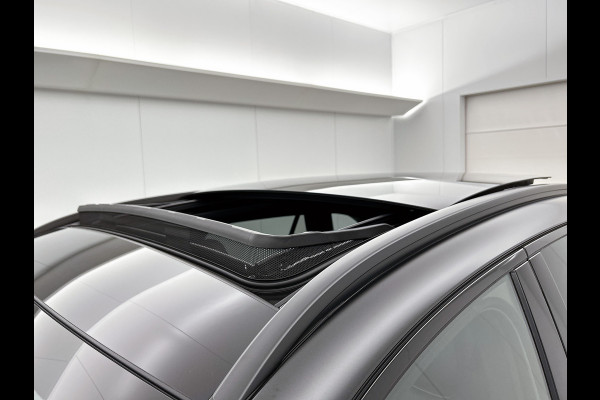 Mercedes-Benz GLC 300e 4MATIC Sport Edition | Premium | Nightpakket | Rijassistentiepakket Plus | Treeplanken in aluminiumlook | Trekhaak | Panoramaschuifdak | Smartphone integratie | 360° camera | Sfeerverlichting |