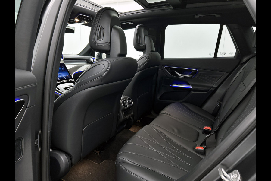 Mercedes-Benz GLC 300e 4MATIC Sport Edition | Premium | Nightpakket | Rijassistentiepakket Plus | Treeplanken in aluminiumlook | Trekhaak | Panoramaschuifdak | Smartphone integratie | 360° camera | Sfeerverlichting |