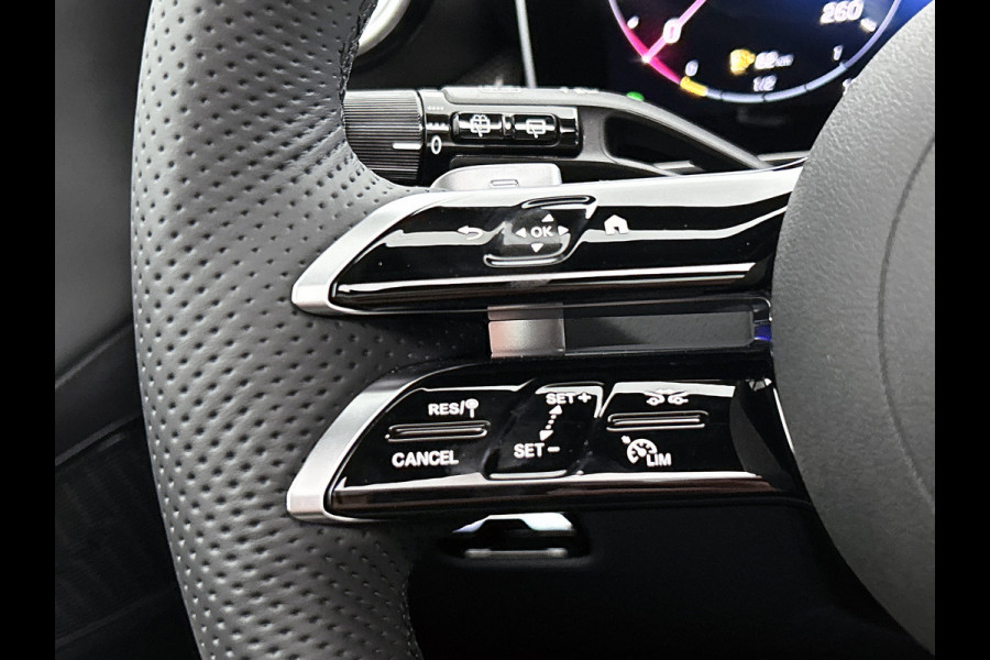 Mercedes-Benz GLC 300e 4MATIC Sport Edition | Premium | Nightpakket | Rijassistentiepakket Plus | Treeplanken in aluminiumlook | Trekhaak | Panoramaschuifdak | Smartphone integratie | 360° camera | Sfeerverlichting |