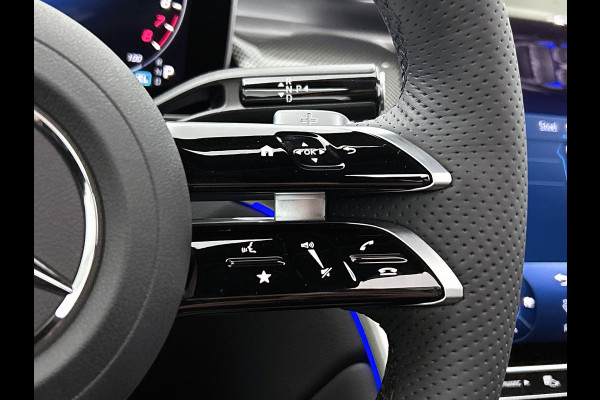 Mercedes-Benz GLC 300e 4MATIC Sport Edition | Premium | Nightpakket | Rijassistentiepakket Plus | Treeplanken in aluminiumlook | Trekhaak | Panoramaschuifdak | Smartphone integratie | 360° camera | Sfeerverlichting |