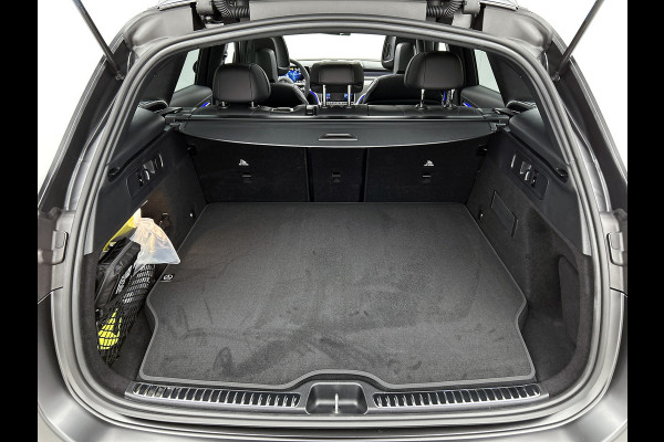 Mercedes-Benz GLC 300e 4MATIC Sport Edition | Premium | Nightpakket | Rijassistentiepakket Plus | Treeplanken in aluminiumlook | Trekhaak | Panoramaschuifdak | Smartphone integratie | 360° camera | Sfeerverlichting |