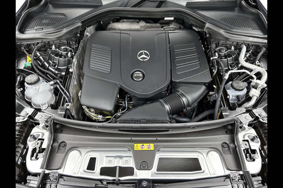 Mercedes-Benz GLC 300e 4MATIC Sport Edition | Premium | Nightpakket | Rijassistentiepakket Plus | Treeplanken in aluminiumlook | Trekhaak | Panoramaschuifdak | Smartphone integratie | 360° camera | Sfeerverlichting |