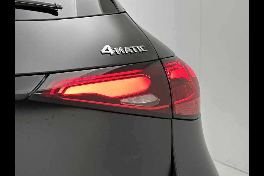 Mercedes-Benz GLC 300e 4MATIC Sport Edition | Premium | Nightpakket | Rijassistentiepakket Plus | Treeplanken in aluminiumlook | Trekhaak | Panoramaschuifdak | Smartphone integratie | 360° camera | Sfeerverlichting |