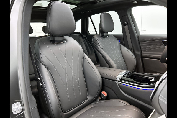 Mercedes-Benz GLC 300e 4MATIC Sport Edition | Premium | Nightpakket | Rijassistentiepakket Plus | Treeplanken in aluminiumlook | Trekhaak | Panoramaschuifdak | Smartphone integratie | 360° camera | Sfeerverlichting |