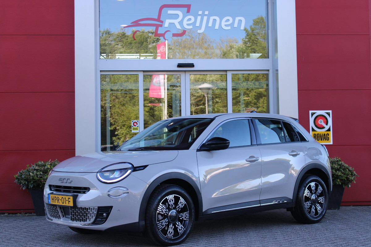 Fiat 600 1.2 Hybrid 110PK AUTOMAAT URBAN | STOEL/VOORRUIT VERWARMING | KEYLESS ENTRY/START | 17" LICHTEMATELN VELGEN | DRAADLOZE TELEFOONLADER | DRAADLOZE APPLE CARPLAY/ANDROID AUTO | NAVIGATIE | DAB+ RADIO | PARKEERSENSOREN VOOR + ACHTER | ACHTERUITRIJ CAMERA | CRUISE CONTROL | LED KOPLAMPEN |