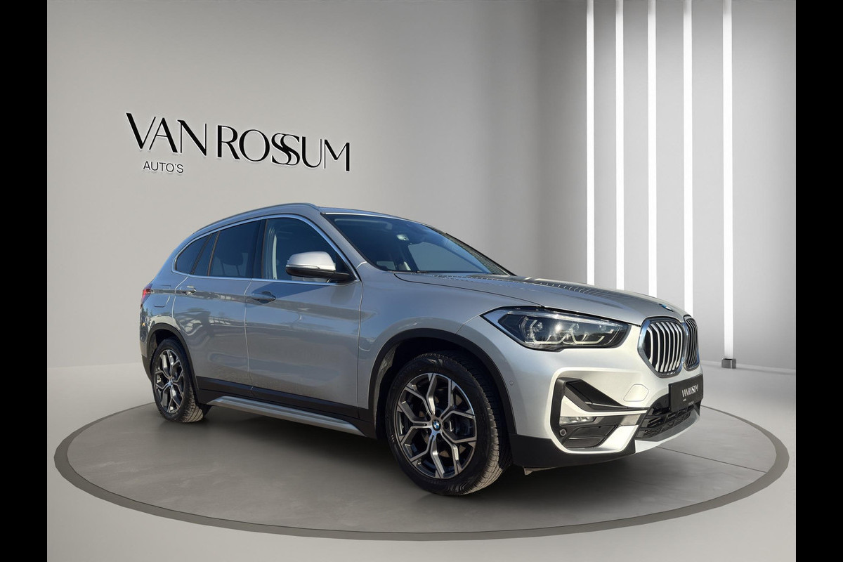 BMW X1 xDrive25e High Executive X-Line Panorama | Leder | Sportstoelen | Led | Park sensors V+A |