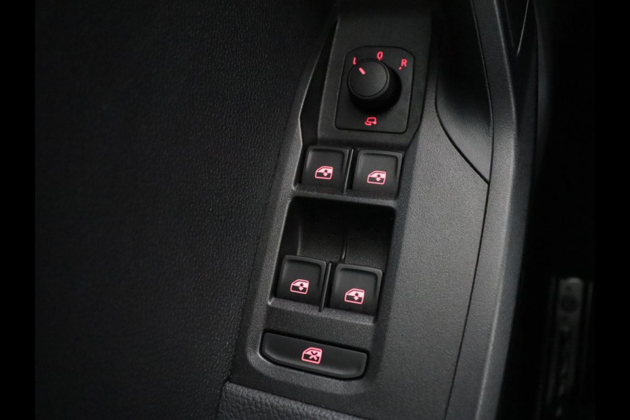 Seat Arona 1.0 TSI Style Intense | Carplay | Adaptive cruise | Camera | Navigatie | Side Assist | Climate control | Park Assist | Keyless | Bluetooth | Getint glas
