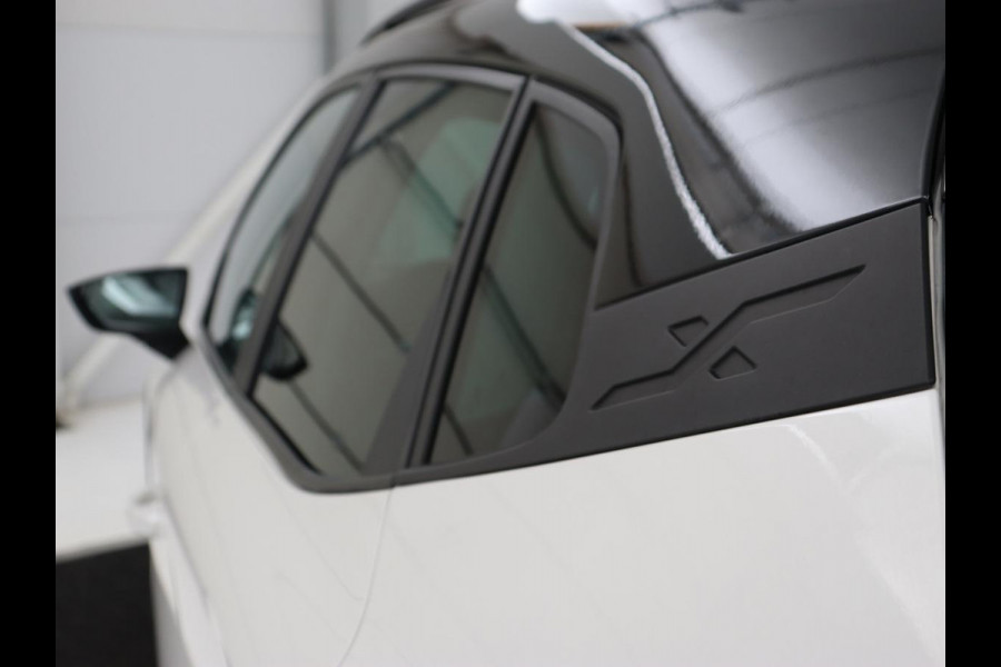 Seat Arona 1.0 TSI Style Intense | Carplay | Adaptive cruise | Camera | Navigatie | Side Assist | Climate control | Park Assist | Keyless | Bluetooth | Getint glas