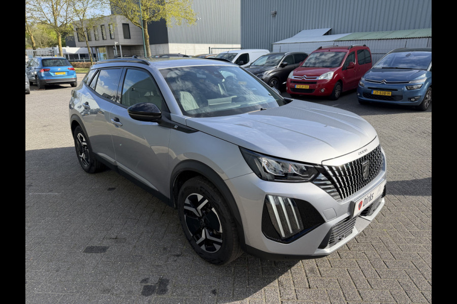 Peugeot e-2008 EV Allure 50 kWh (Keyless Entry - LED - Parkeersensoren V+A - Navigatie - Automatische Airco - 3D Cockpit - Apple Carplay)