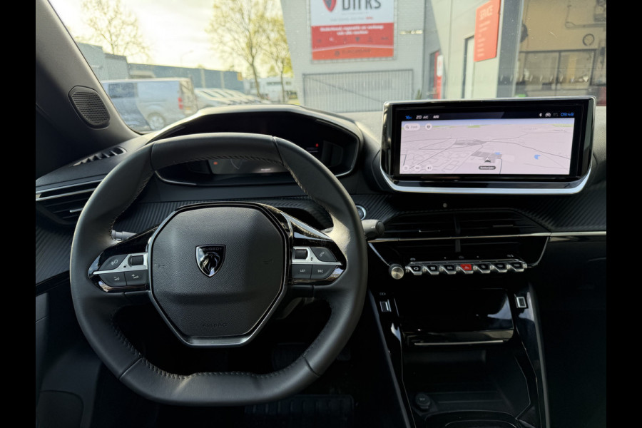 Peugeot e-2008 EV Allure 50 kWh (Keyless Entry - LED - Parkeersensoren V+A - Navigatie - Automatische Airco - 3D Cockpit - Apple Carplay)