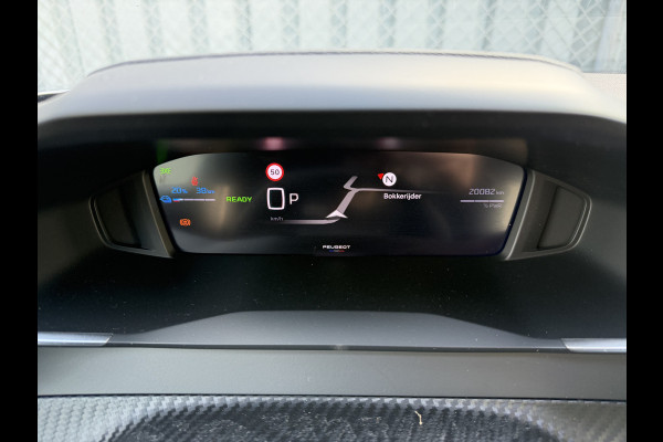 Peugeot e-2008 EV Allure 50 kWh (Keyless Entry - LED - Parkeersensoren V+A - Navigatie - Automatische Airco - 3D Cockpit - Apple Carplay)