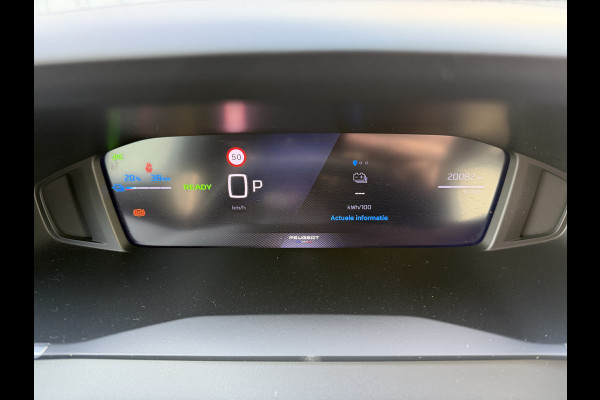 Peugeot e-2008 EV Allure 50 kWh (Keyless Entry - LED - Parkeersensoren V+A - Navigatie - Automatische Airco - 3D Cockpit - Apple Carplay)