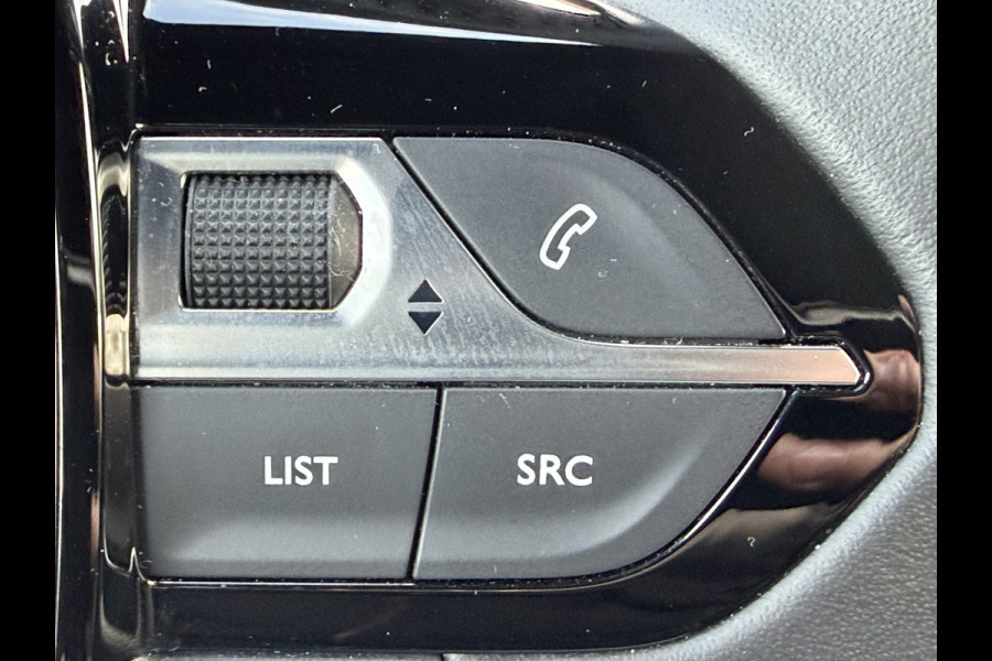 Peugeot e-2008 EV Allure 50 kWh (Keyless Entry - LED - Parkeersensoren V+A - Navigatie - Automatische Airco - 3D Cockpit - Apple Carplay)