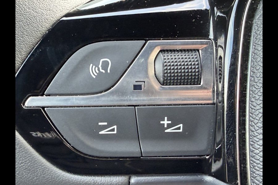 Peugeot e-2008 EV Allure 50 kWh (Keyless Entry - LED - Parkeersensoren V+A - Navigatie - Automatische Airco - 3D Cockpit - Apple Carplay)