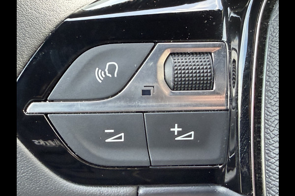 Peugeot e-2008 EV Allure 50 kWh (Keyless Entry - LED - Parkeersensoren V+A - Navigatie - Automatische Airco - 3D Cockpit - Apple Carplay)
