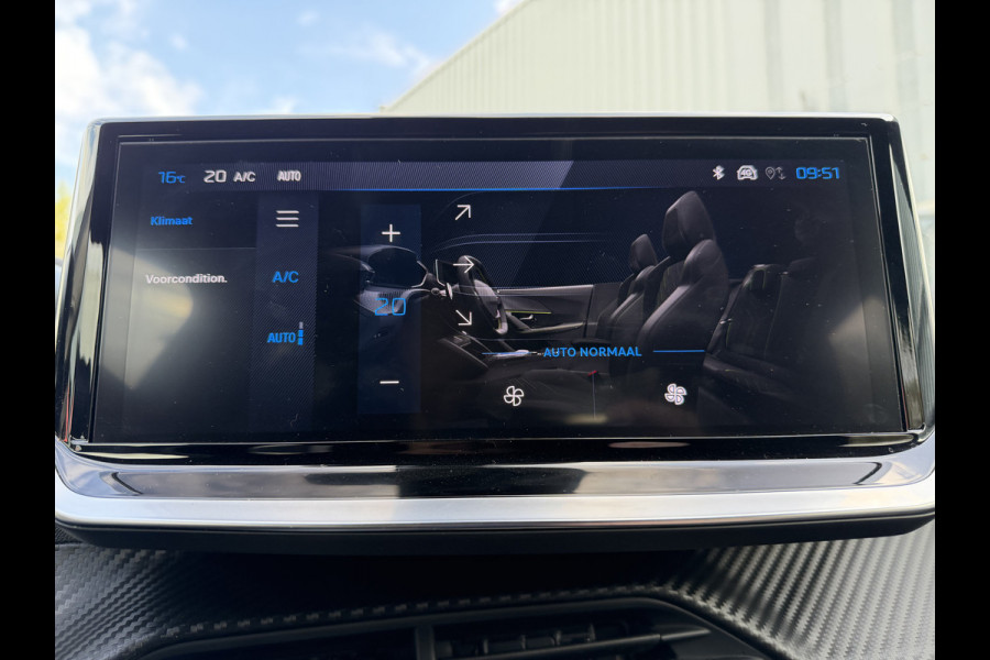 Peugeot e-2008 EV Allure 50 kWh (Keyless Entry - LED - Parkeersensoren V+A - Navigatie - Automatische Airco - 3D Cockpit - Apple Carplay)