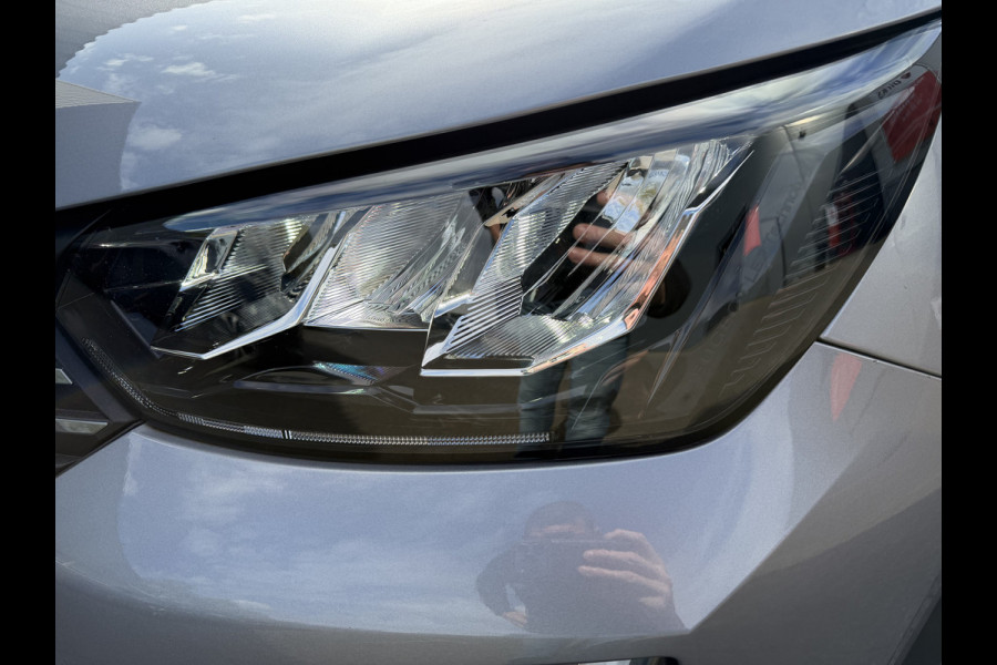 Peugeot e-2008 EV Allure 50 kWh (Keyless Entry - LED - Parkeersensoren V+A - Navigatie - Automatische Airco - 3D Cockpit - Apple Carplay)