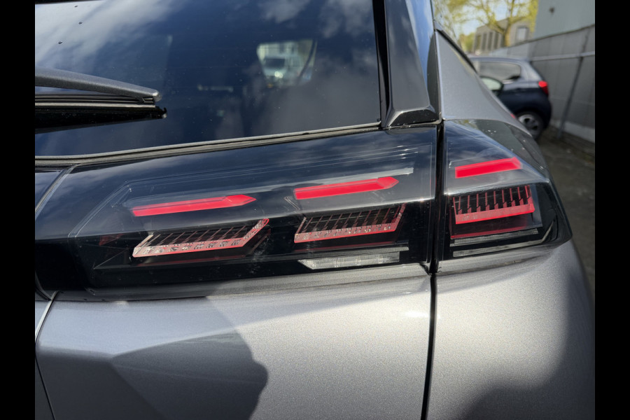 Peugeot e-2008 EV Allure 50 kWh (Keyless Entry - LED - Parkeersensoren V+A - Navigatie - Automatische Airco - 3D Cockpit - Apple Carplay)